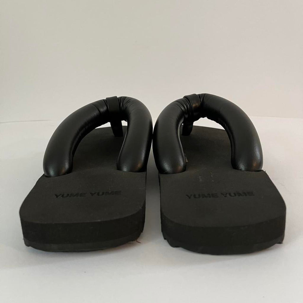 Yume Yume SUKI Flip Flops in Black.