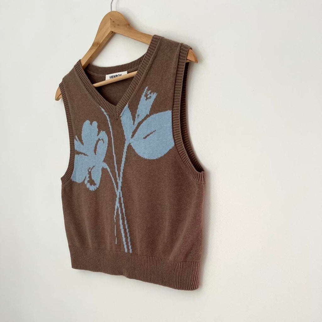 Venroy Floral Knit Vest in Blue Flower.