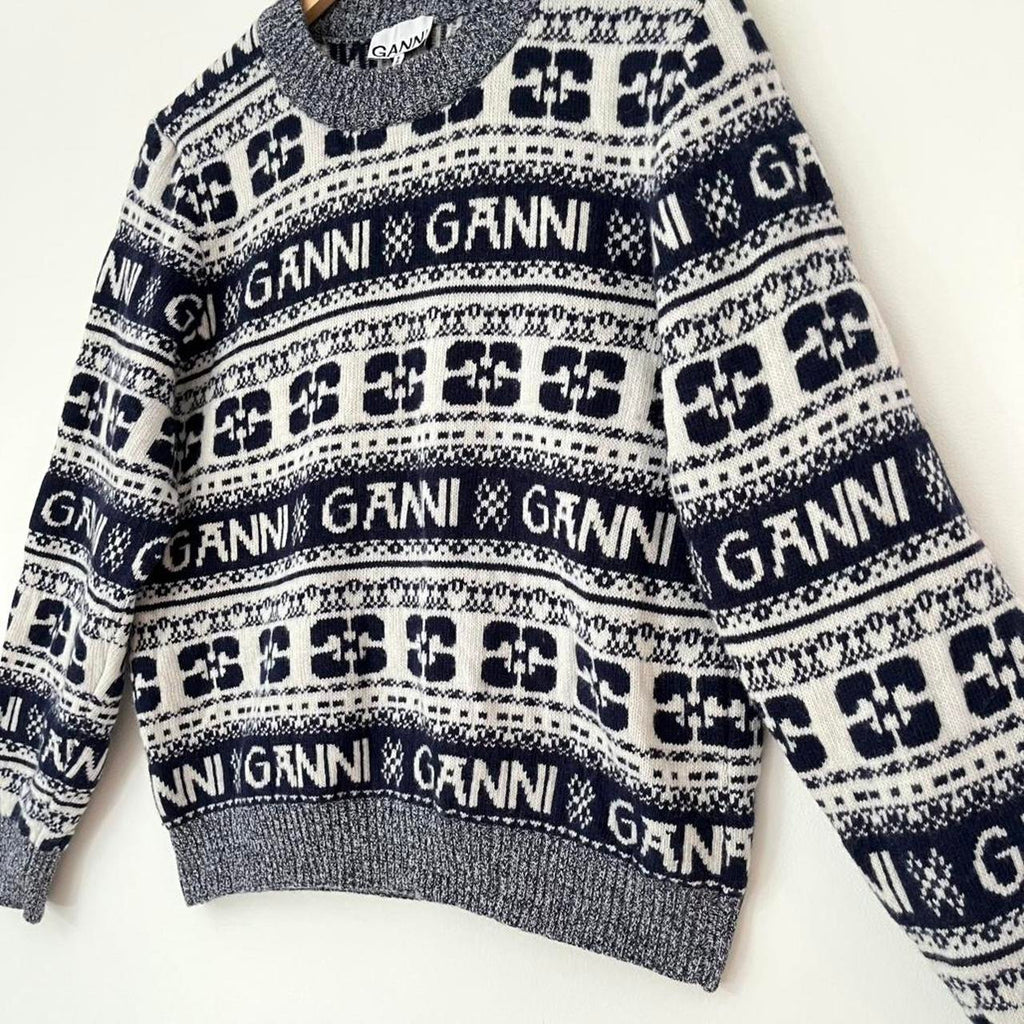 Ganni O-neck Logo Sweater in Sky Captain.