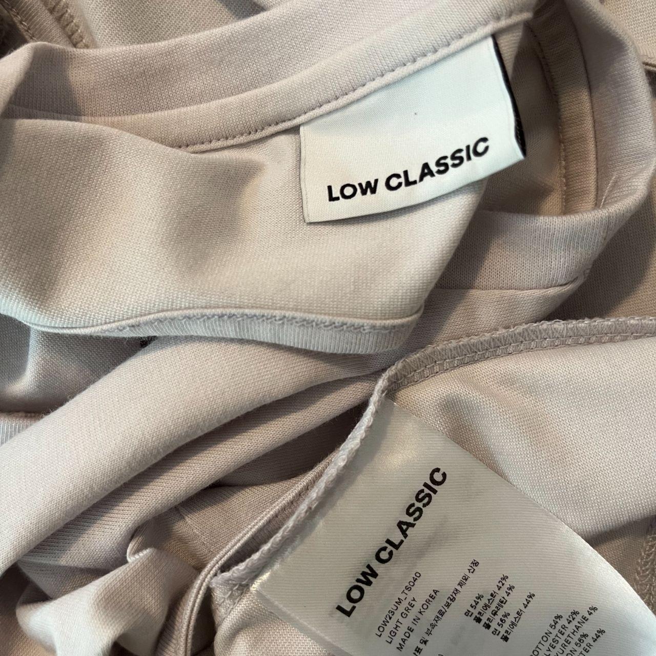 Low Classic BACK HOLE T-Shirt in Light Grey.