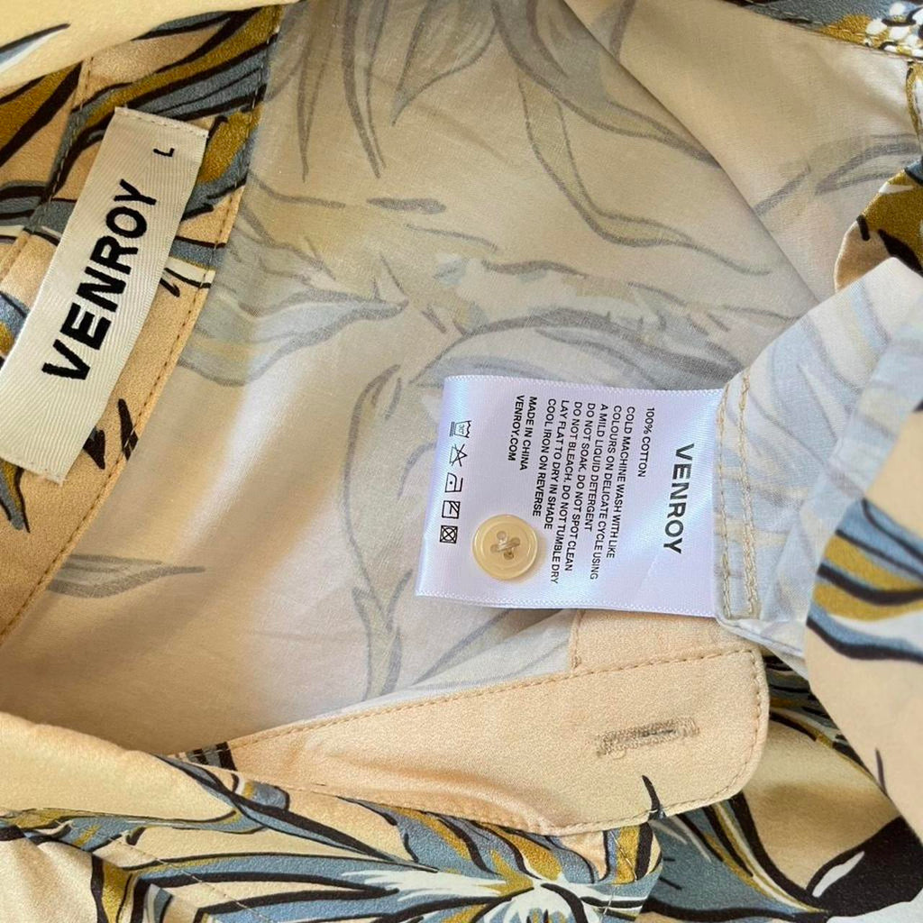 Venroy Relaxed Short Sleeve Shirt in Beige Floral Horse Print.