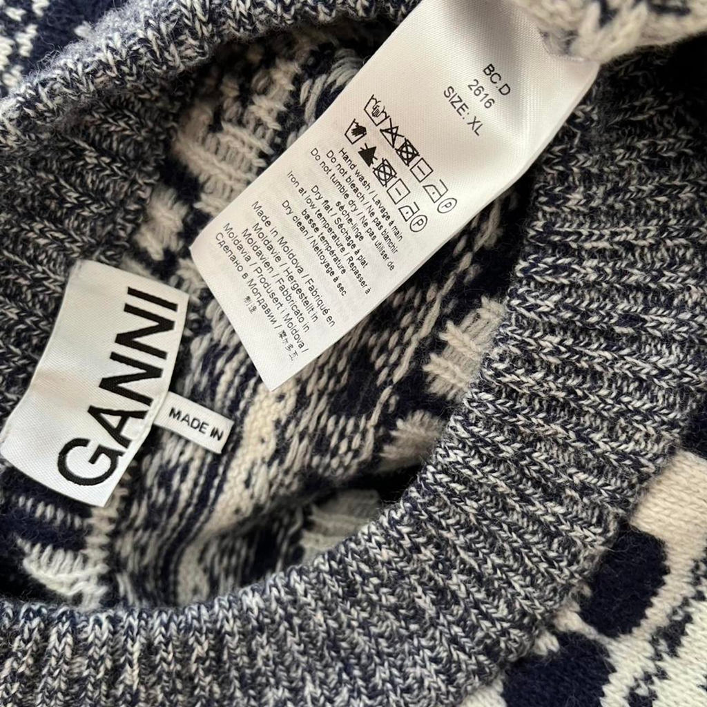 Ganni O-neck Logo Sweater in Sky Captain.