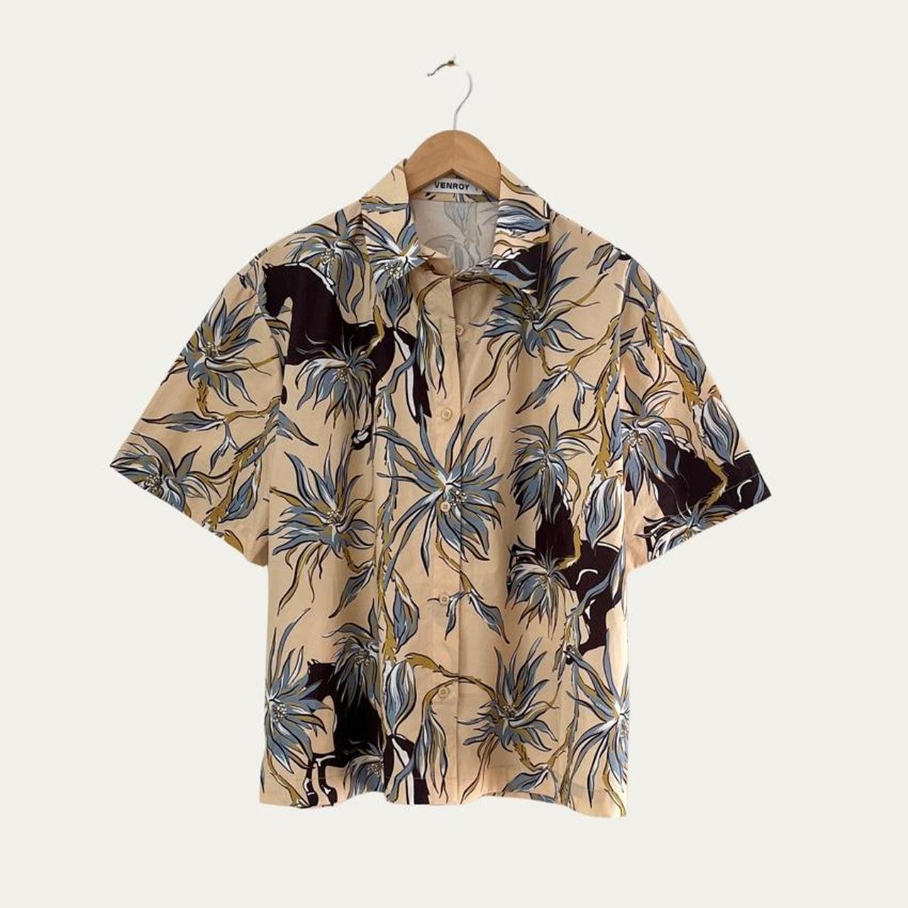Venroy Relaxed Short Sleeve Shirt in Beige Floral Horse Print.