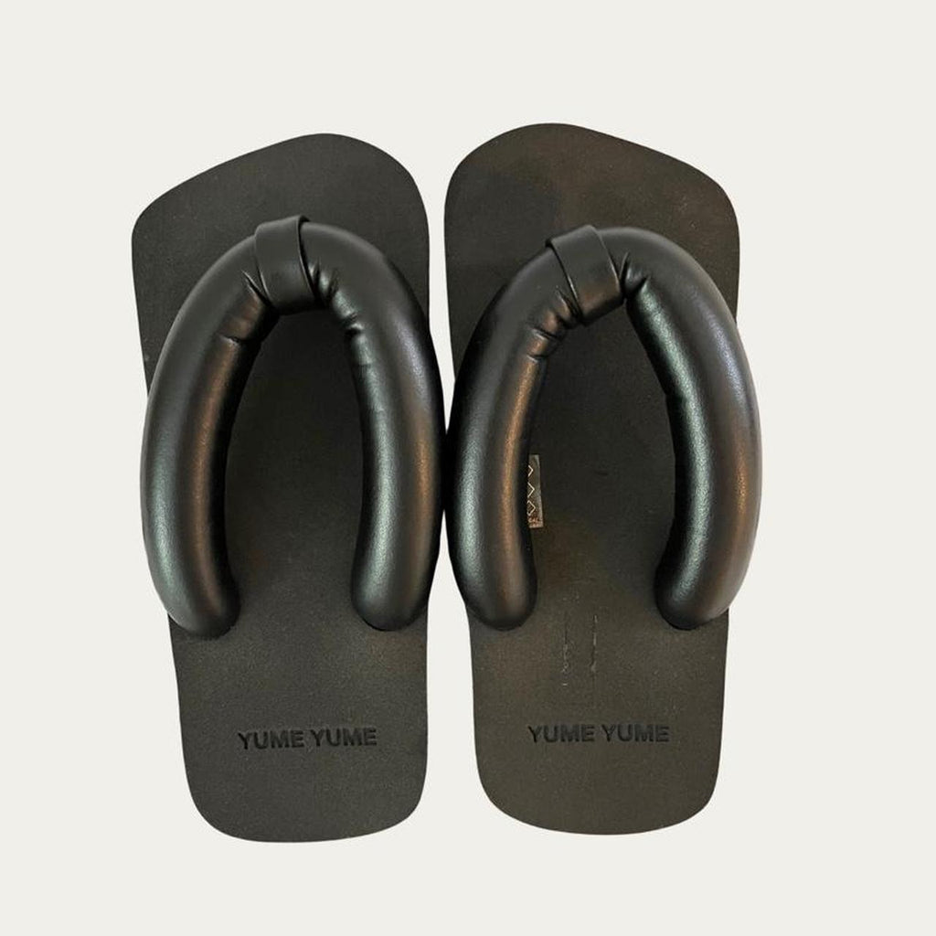 Yume Yume SUKI Flip Flops in Black.