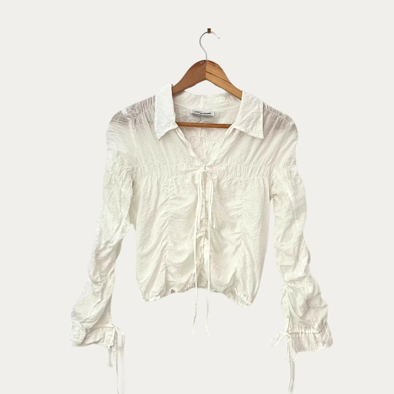 Low Classic WRINKLE Shirt in White Size M.