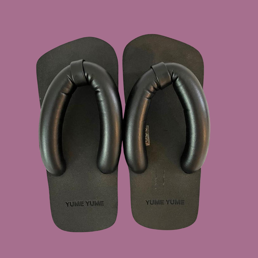 Yume Yume SUKI Flip Flops in Black.